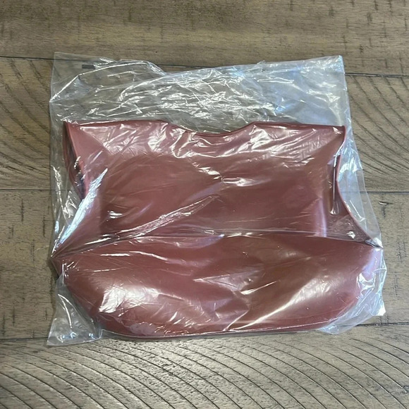 New Gift Set Baby Silicone Suction Plate, Pocket Bib, Suction Bowl, Cup + More - Picture 3 of 8